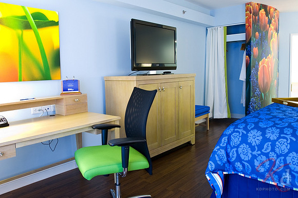 commercial-photography-hotel-indigo-raleigh-durham-rtp-nc-desk-1